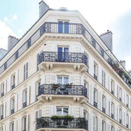 Luxury Stay - Arc Of Triumph