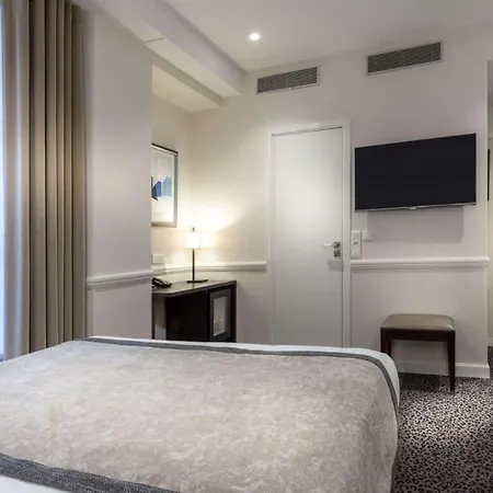 Luxury Stay - Arc Of Triumph