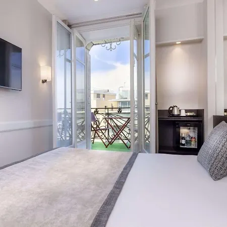 Luxury Stay - Arc Of Triumph