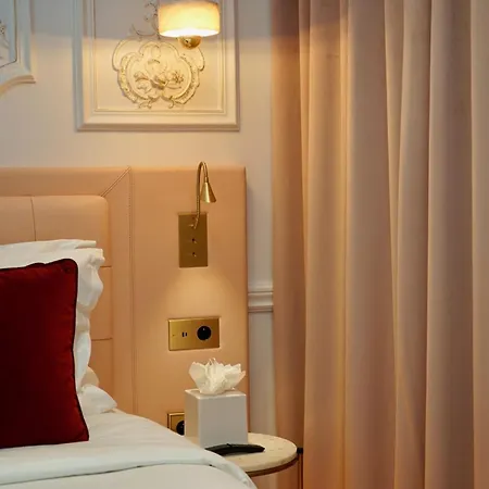 Luxury Stay - Arc Of Triumph *