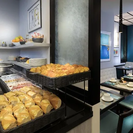 Luxury View On Arc Of Triumph Apartment