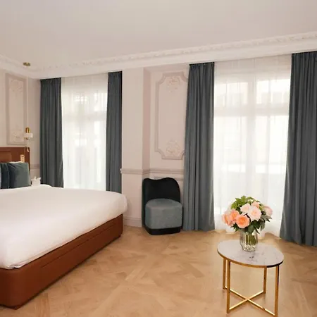 Luxury Eiffel Tower Apartment *