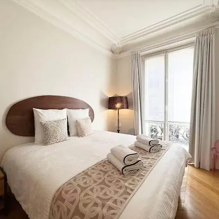 Luxury Eiffel Tower Paris