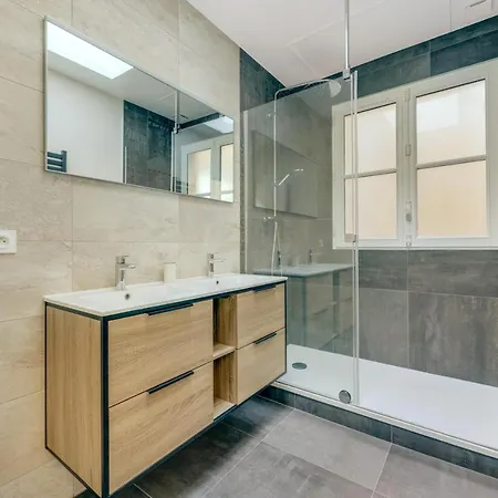 Luxury Eiffel Tower Apartment