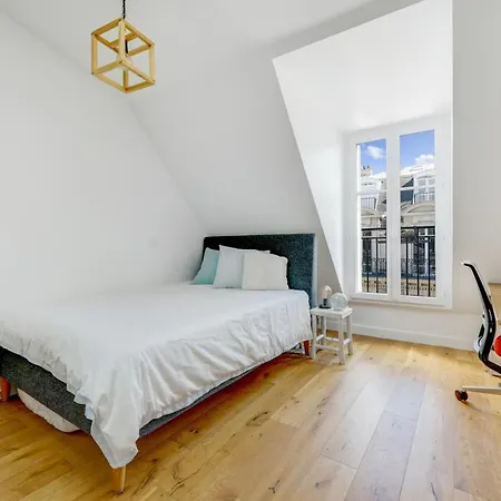 Luxury Eiffel Tower Apartment *