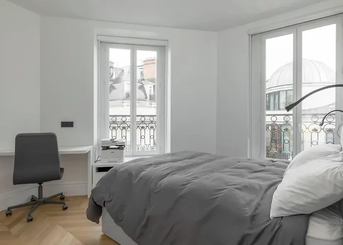 Luxury View On Arc Of Triumph *