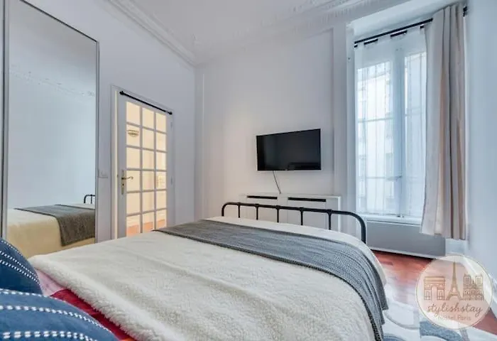 Luxury View On Arc Of Triumph 파리