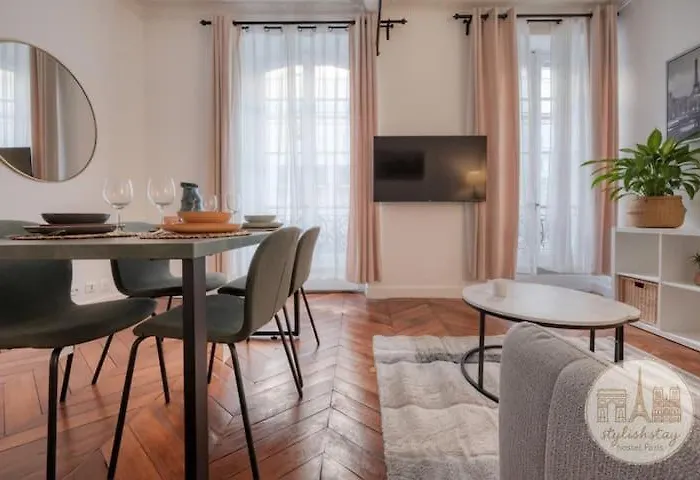 Luxury View On Arc Of Triumph 파리